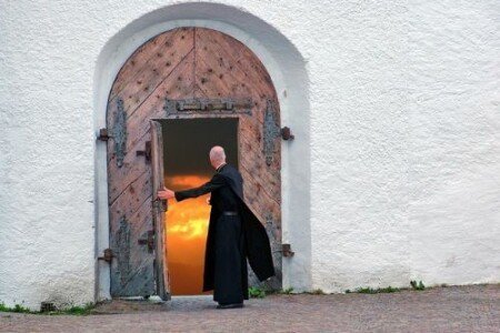 Czym różni się zakonnik od księdza?